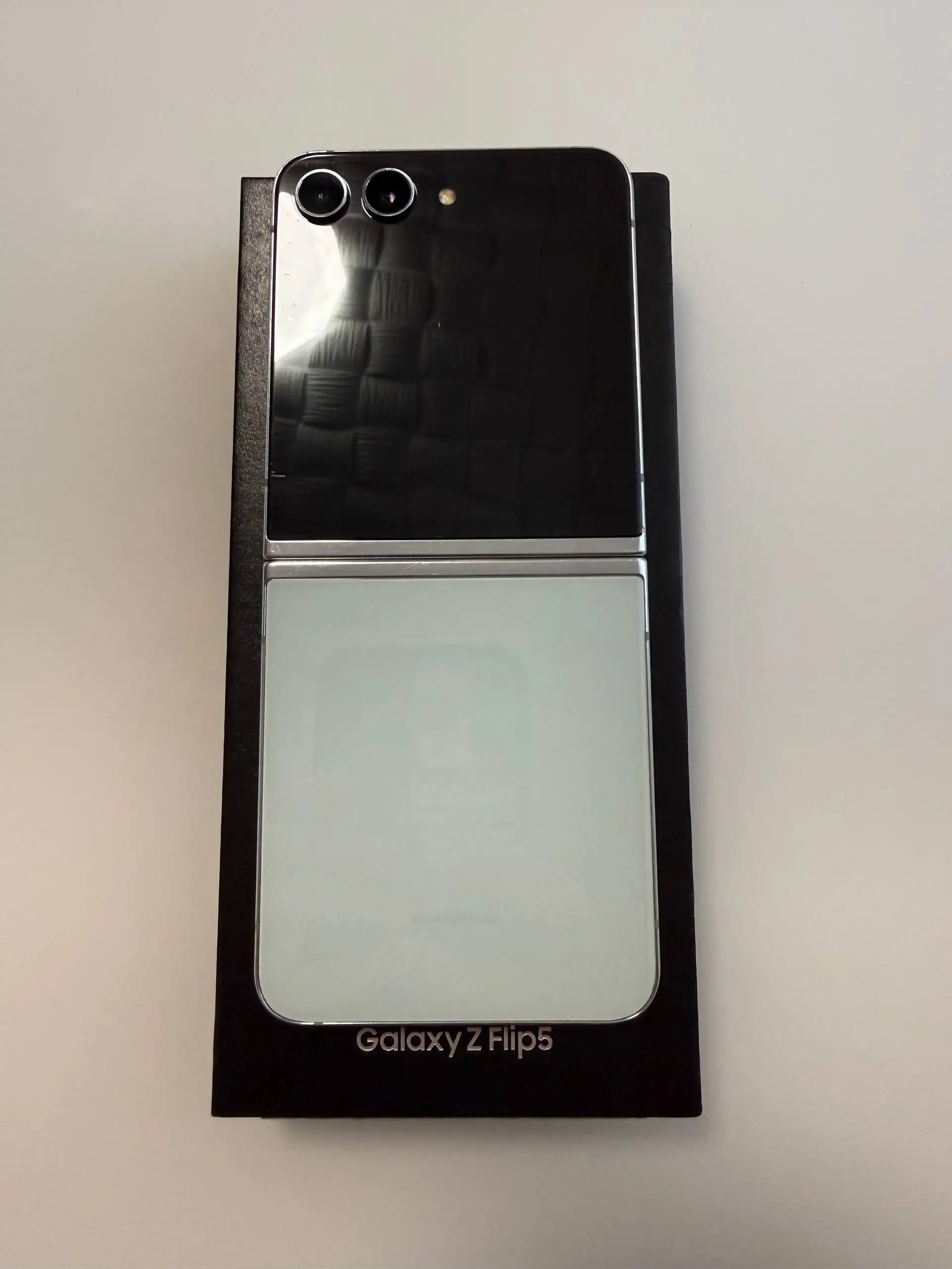 Samsung Galaxy Z Flip5 512 ГБ - Смартфоны (Электроника) в Екатеринбург