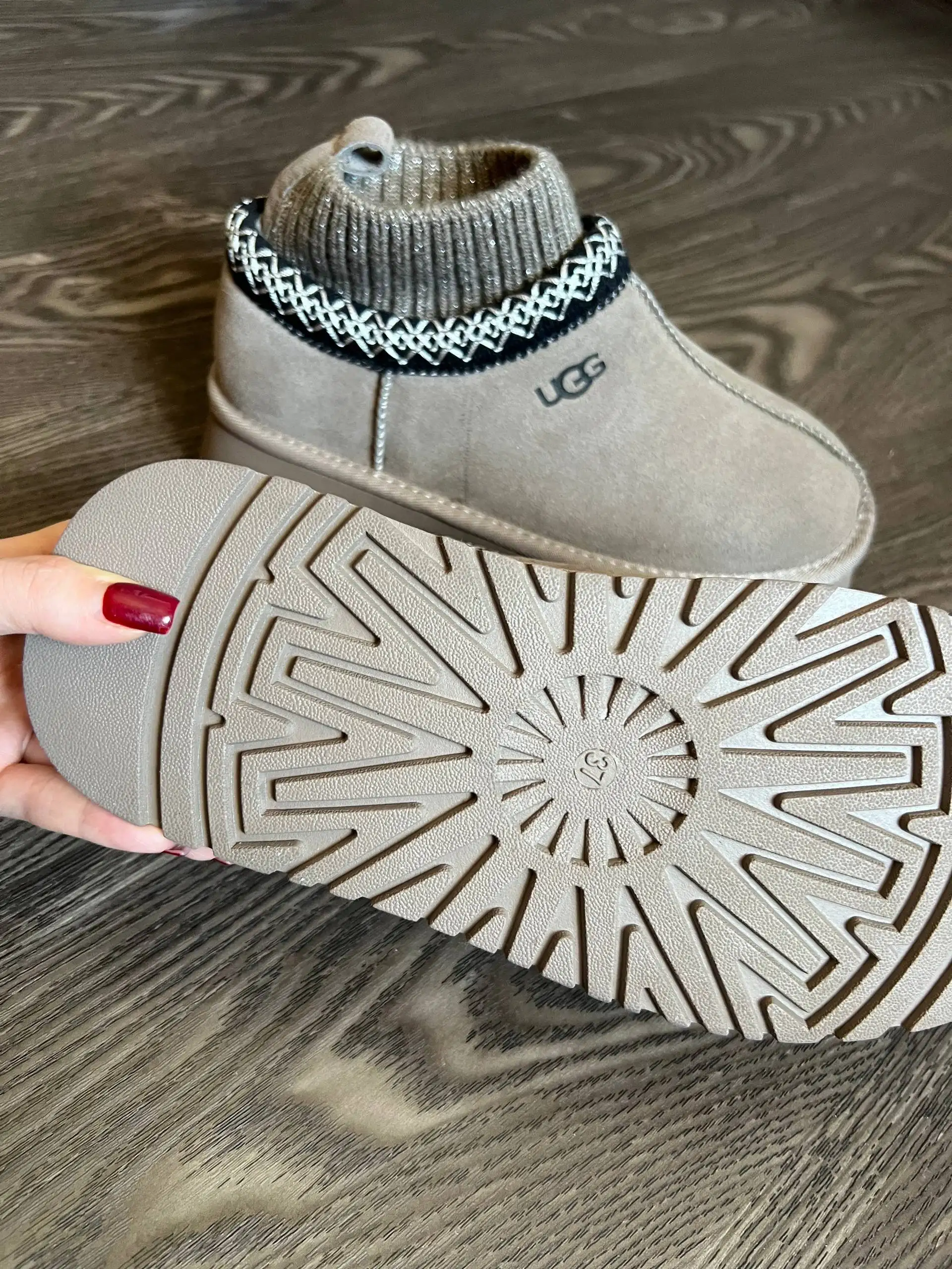 Угги с имитацией носочка в оттенке Мокко размер 37 - Обувь (Одежда) в Екатеринбург