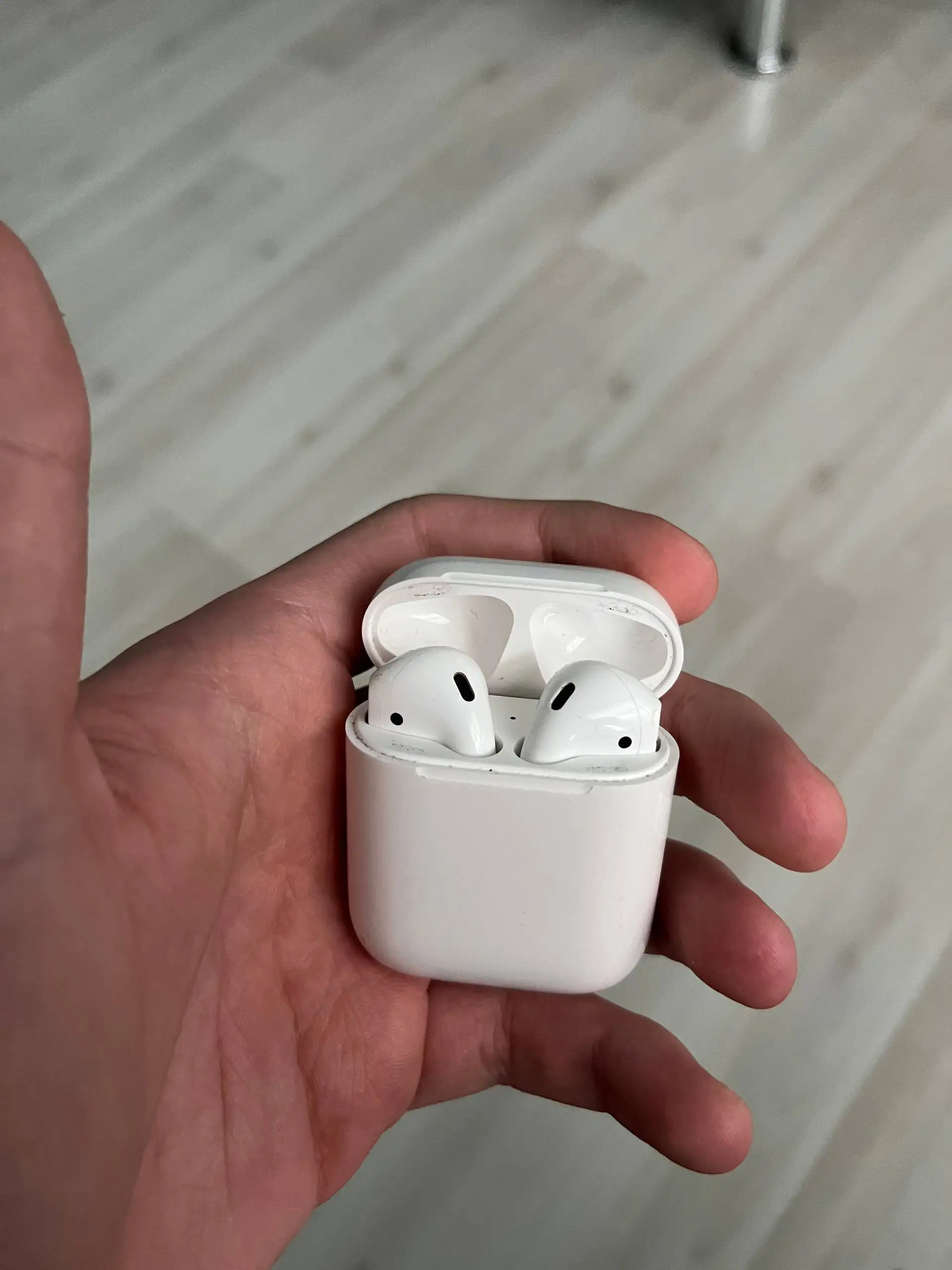 Продам/Обменяю Airpods 1 оригинальные - Наушники (Электроника) в Екатеринбург