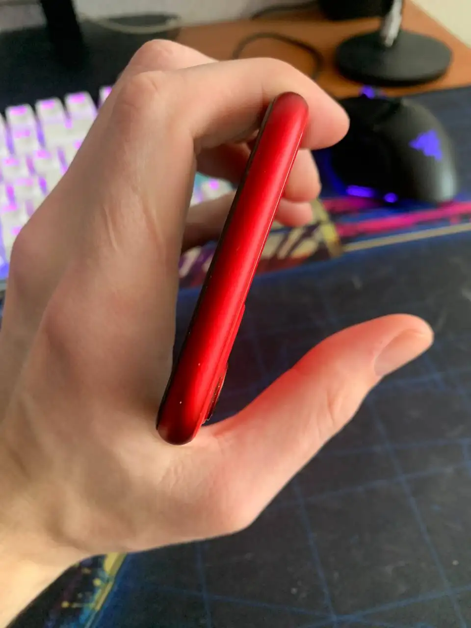 Продам iPhone 11 128 ГБ красный с дефектами - Смартфоны (Электроника) в Екатеринбург