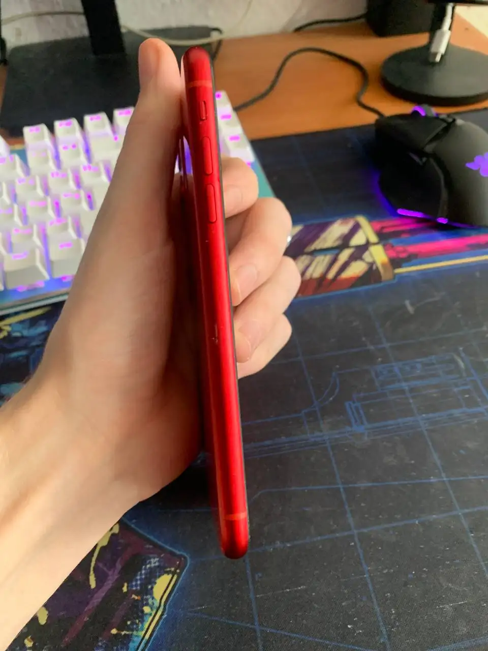 Продам iPhone 11 128 ГБ красный с дефектами - Смартфоны (Электроника) в Екатеринбург