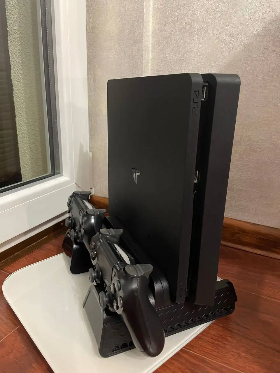 Продажа игровой приставки с играми - Игровые приставки (Электроника) в Екатеринбург