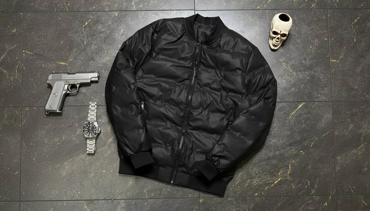 Продажа бомбера, жилетки и кед - Верхняя одежда, обувь (Одежда) в Екатеринбург