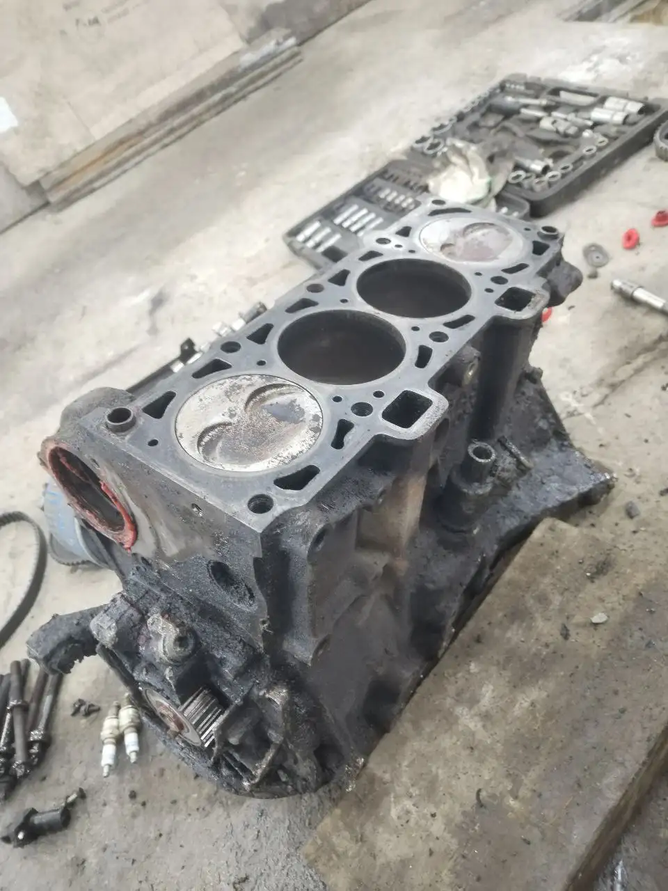 Продажа блока в сборе 2111 с документами - Двигатели и компоненты (Запчасти) в Екатеринбург