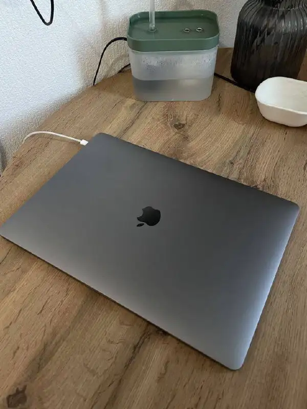 Продажа MacBook Pro 15 (2017) с Touch Bar - Ноутбуки (Электроника) в Екатеринбург