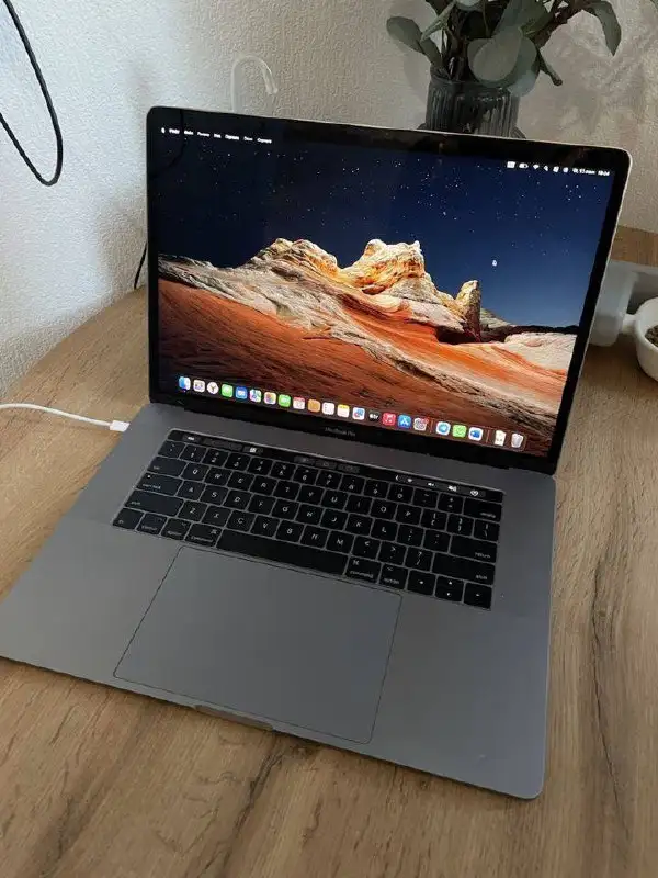 Продажа MacBook Pro 15 (2017) с Touch Bar - Ноутбуки (Электроника) в Екатеринбург