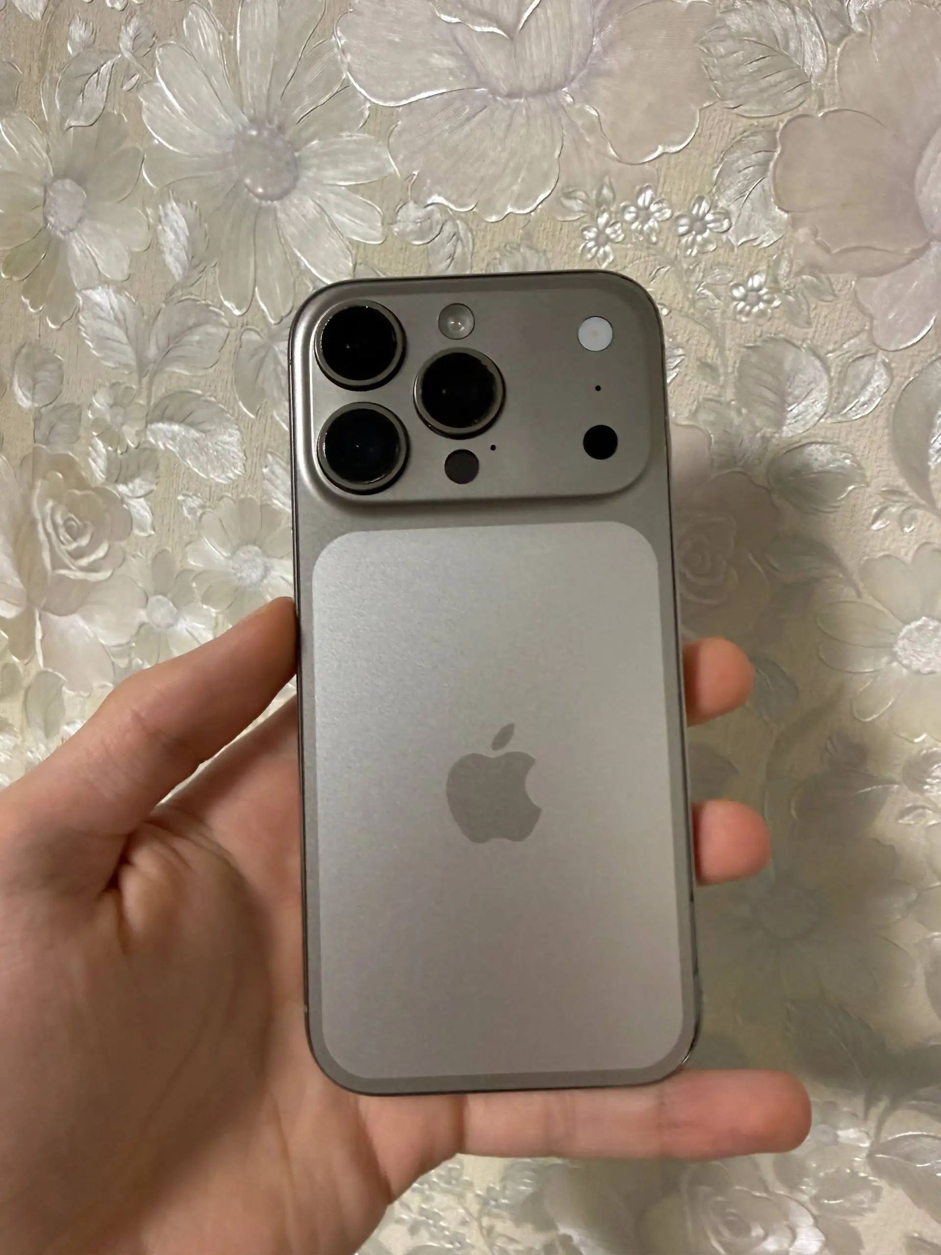 iPhone 16 Pro 128 ГБ в хорошем состоянии - Смартфоны (Электроника) в Екатеринбург