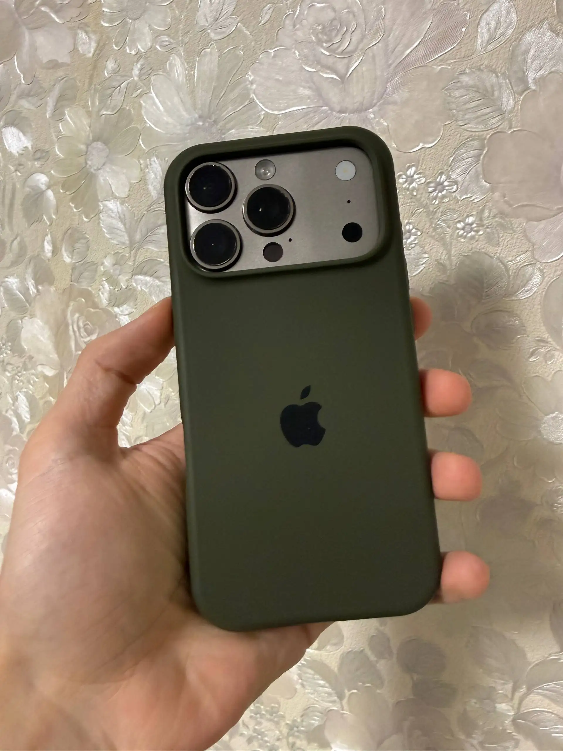 iPhone 16 Pro 128 ГБ в хорошем состоянии - Смартфоны (Электроника) в Екатеринбург