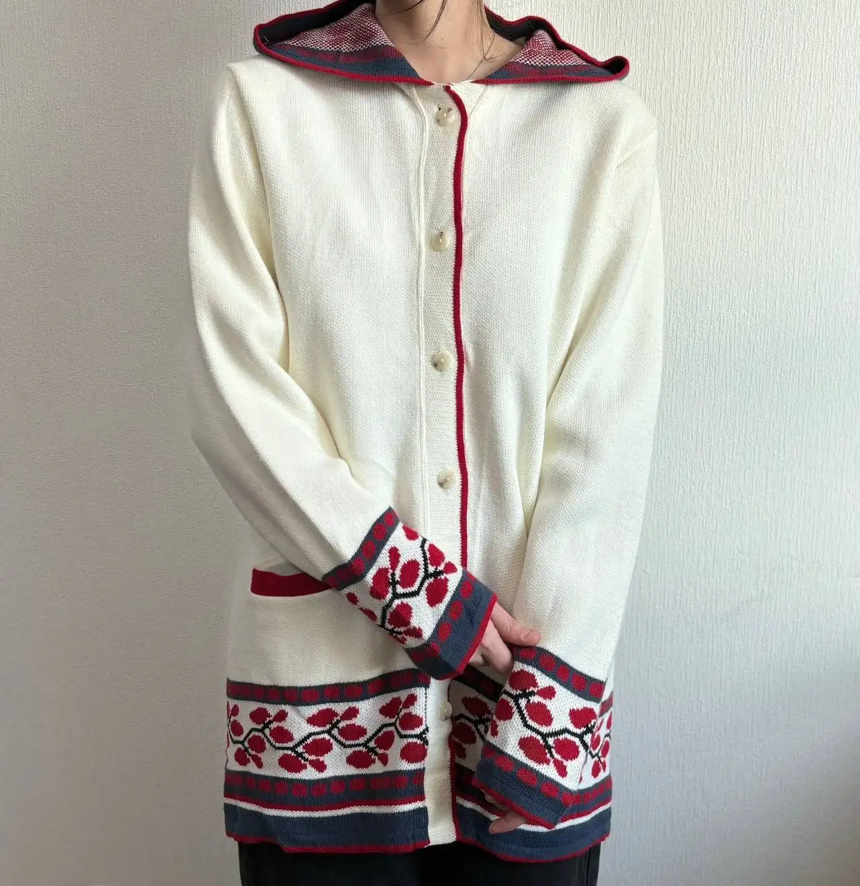 Продажа б/у одежды: платья, кардиганы, свитеры, куртка, футболка, жилет - Одежда в Екатеринбург