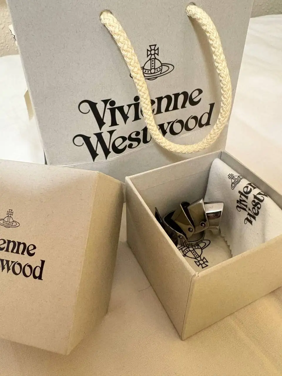 Кольцо Vivienne Westwood с документами - Бижутерия и аксессуары (Барахолка) в Екатеринбург