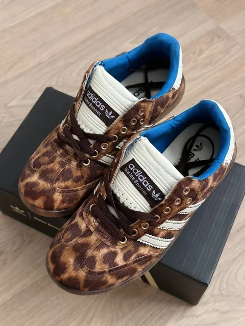 Продажа кроссовок Adidas, Nike, Converse и других брендов в Екатеринбурге - Медицинская техника в Екатеринбург