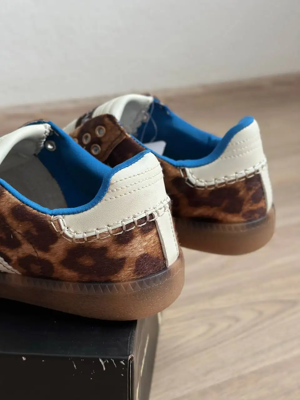 Продажа кроссовок Adidas, Nike, Converse и других брендов в Екатеринбурге - Обувь (Одежда) в Екатеринбург