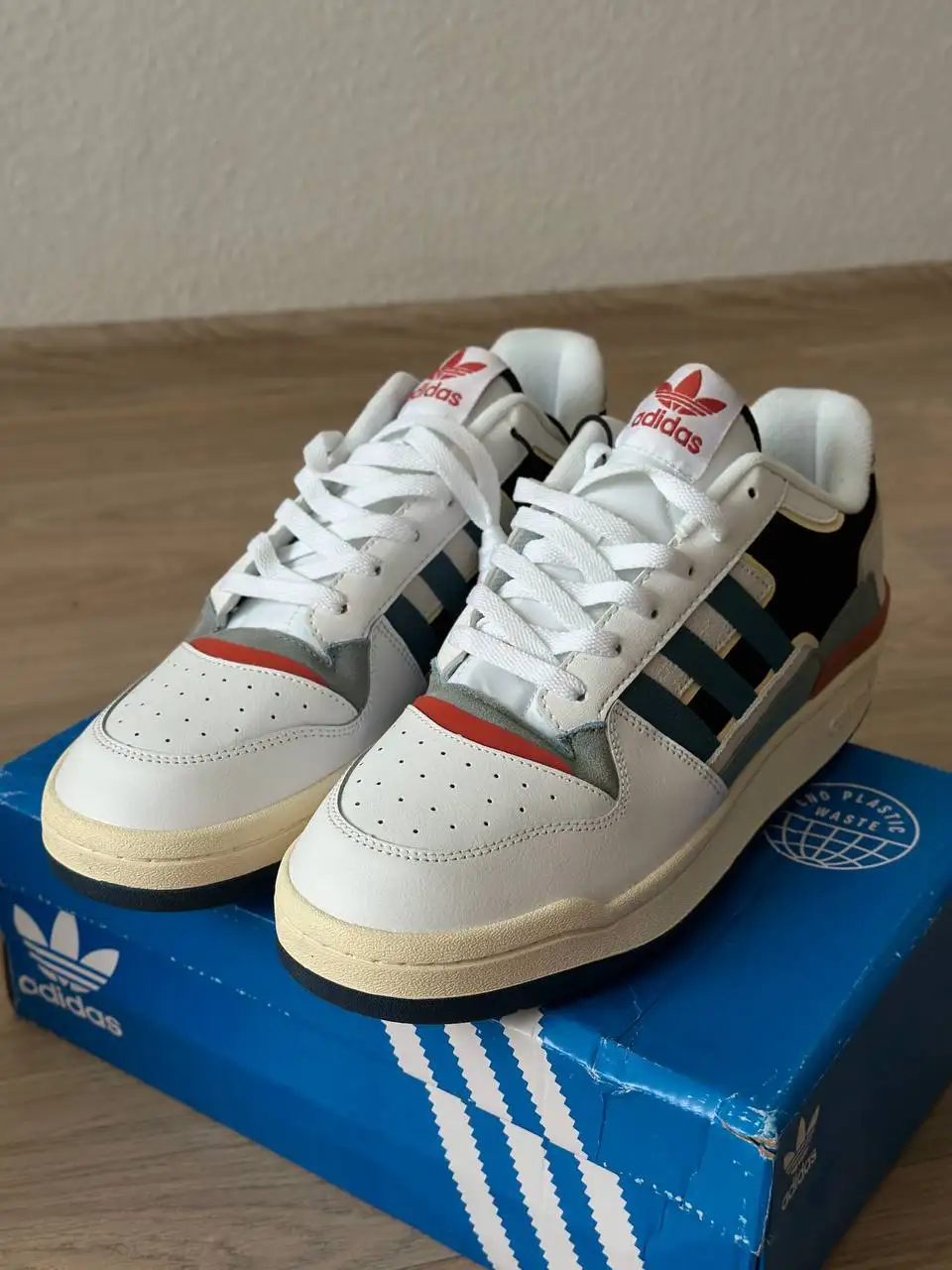 Продажа кроссовок Adidas, Nike, Converse и других брендов в Екатеринбурге - Обувь (Одежда) в Екатеринбург