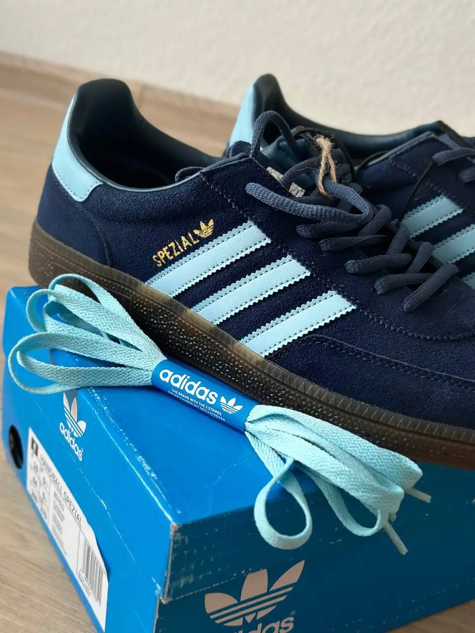 Продажа кроссовок Adidas, Nike, Converse и других брендов в Екатеринбурге - Обувь (Одежда) в Екатеринбург