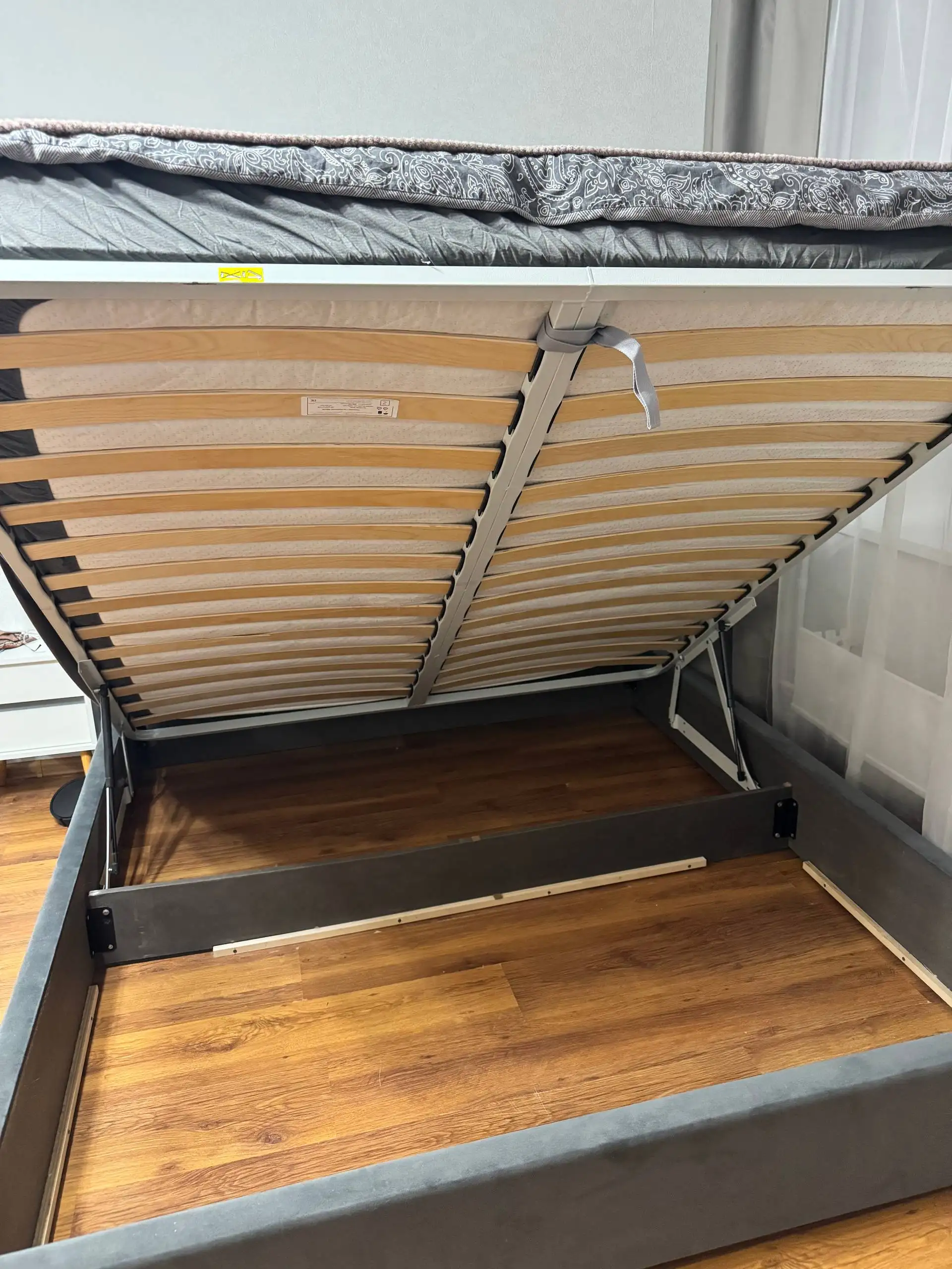 Продам кровать 180x200 с основанием на газовых пружинах - Мебель (Для дома и дачи) в Екатеринбург