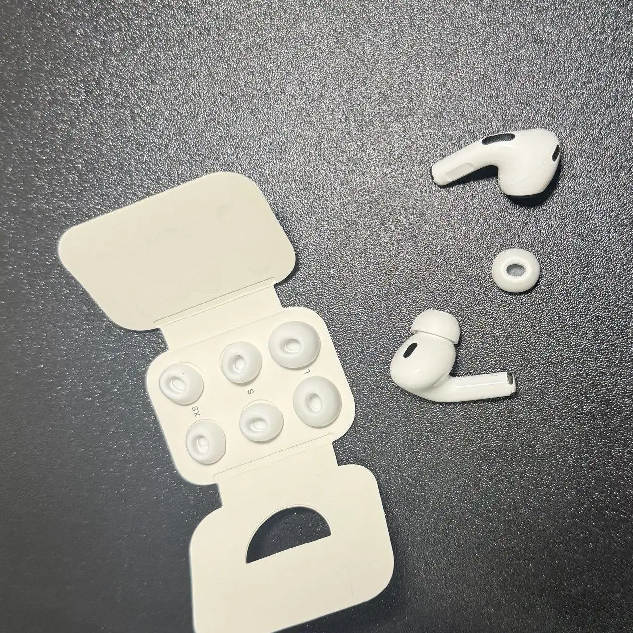 AirPods Pro 2 (USB-C / MagSafe) новые с полной комплектацией - Наушники (Электроника) в Екатеринбург