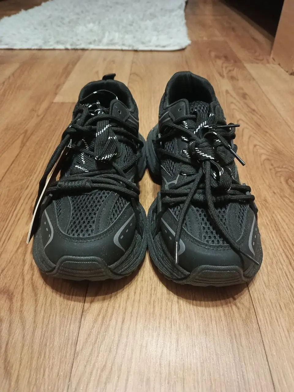 Новые кроссовки TINICOO размер 41 черного цвета - Обувь (Одежда) в Екатеринбург