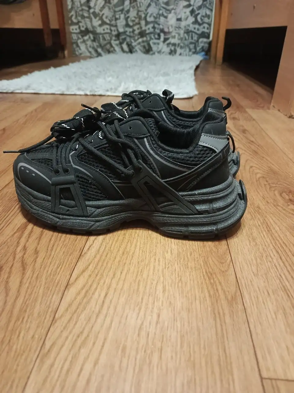 Новые кроссовки TINICOO размер 41 черного цвета - Обувь (Одежда) в Екатеринбург