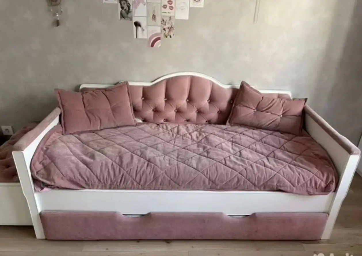 Продам кровать для девочки с двумя спальными местами - Детская мебель (Товары для детей) в Екатеринбург
