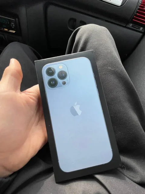 Продам iPhone 13 Pro Max с треснувшей задней крышкой - Аксессуары для телефонов в Екатеринбург