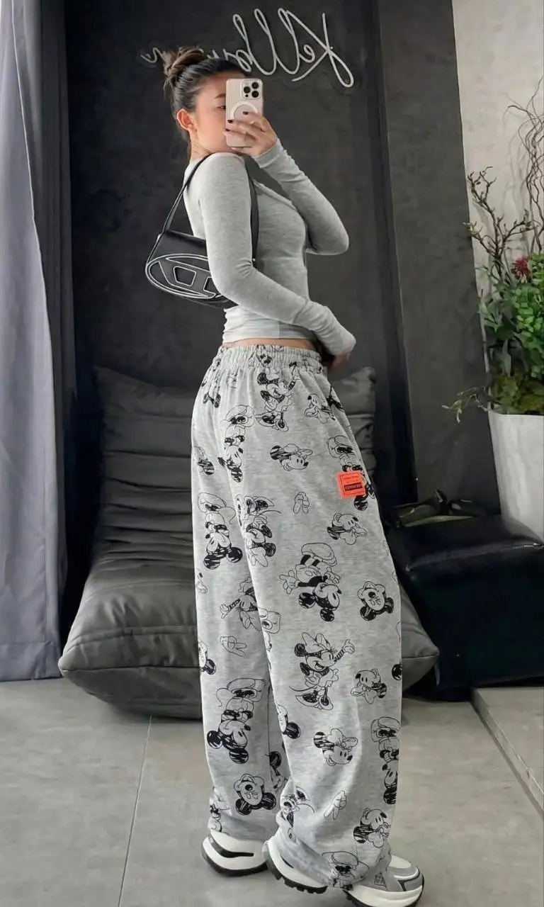 Спортивные штаны с Микки Маусом - Спортивная одежда (Одежда) в Екатеринбург