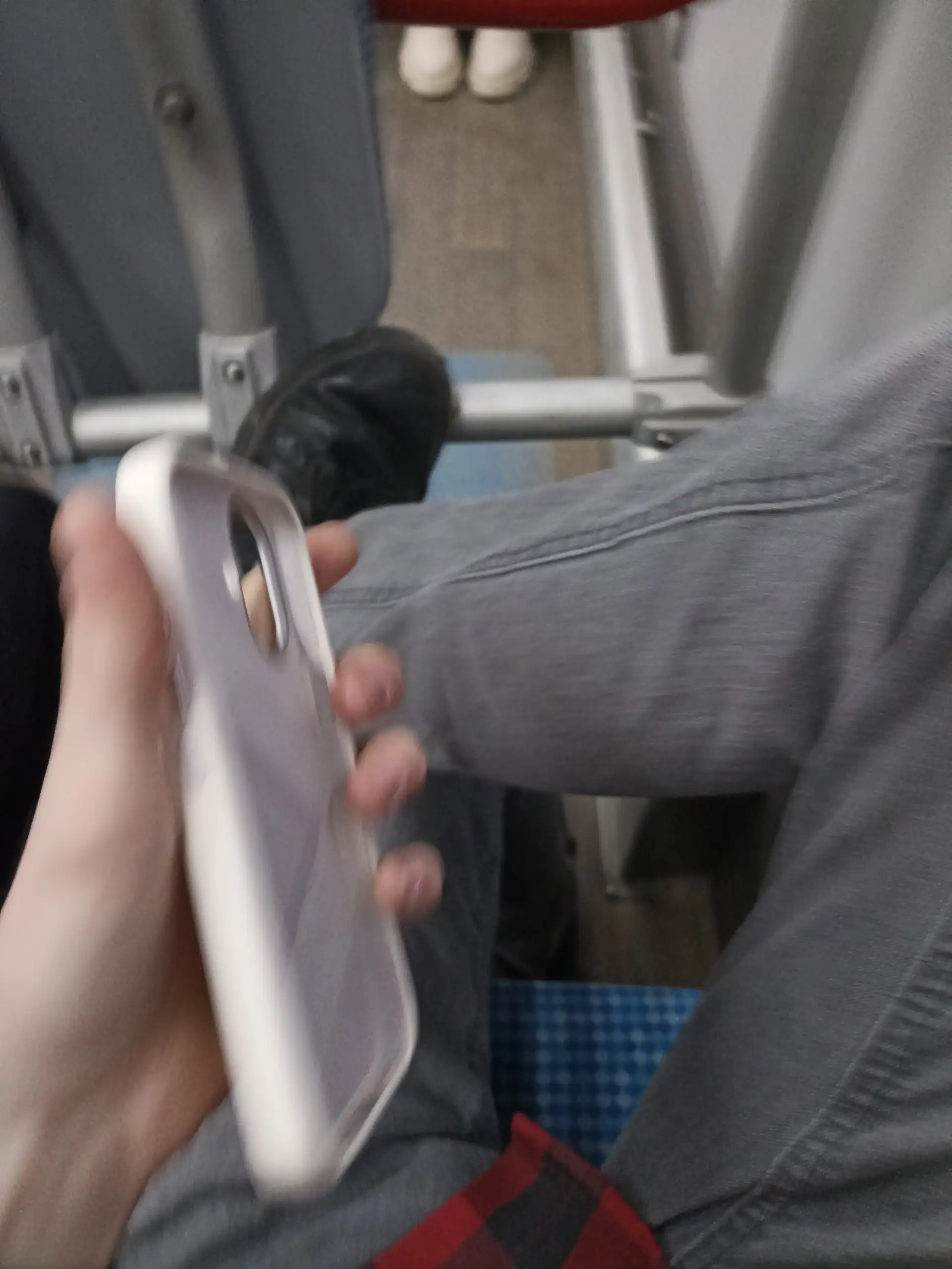 Чехол для iPhone 16-17 в отличном состоянии - Аксессуары для телефонов (Электроника) в Екатеринбург