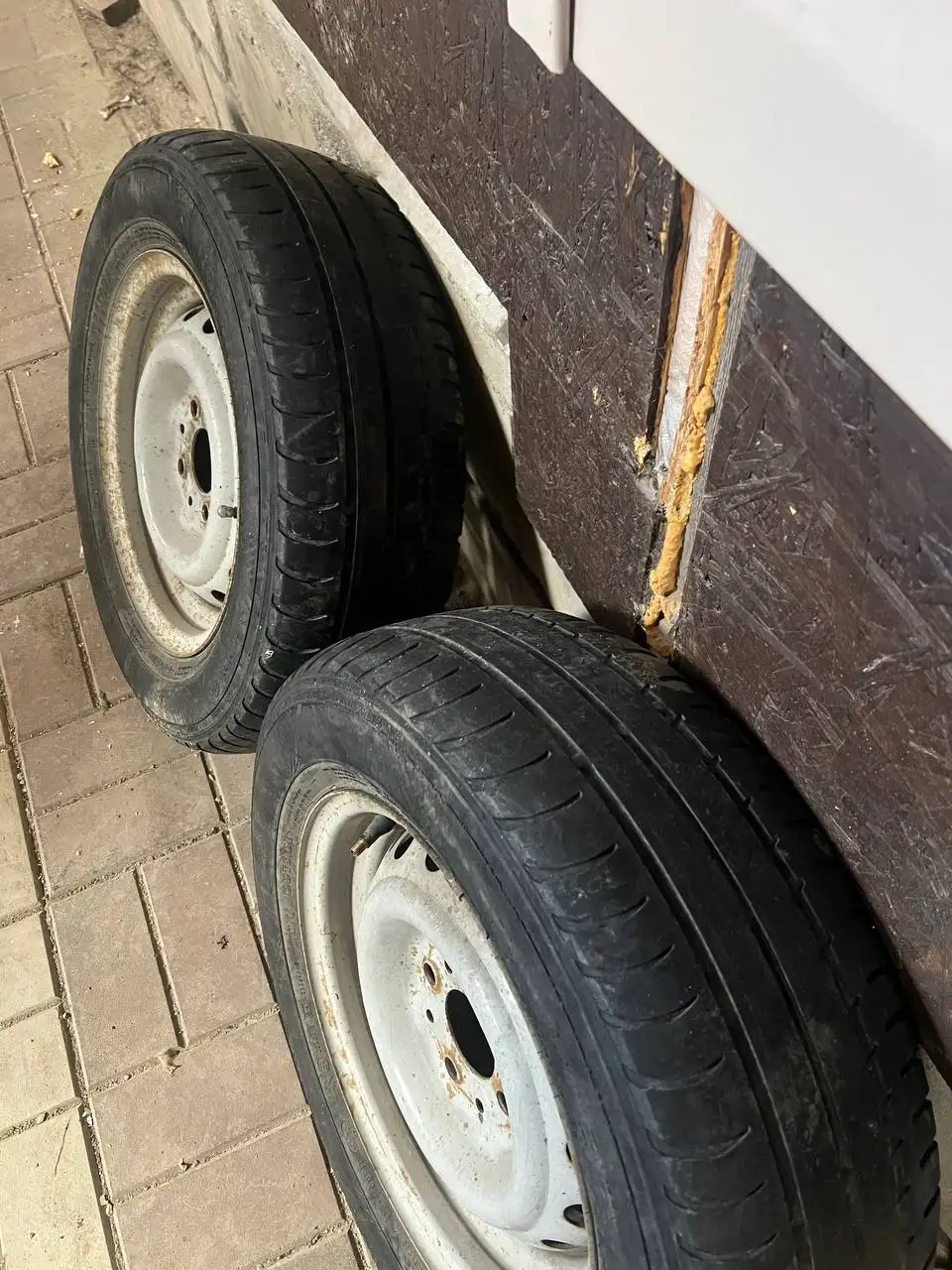 Запчасти для авто: штампы, резина, стойки, детали - Запчасти в Екатеринбург