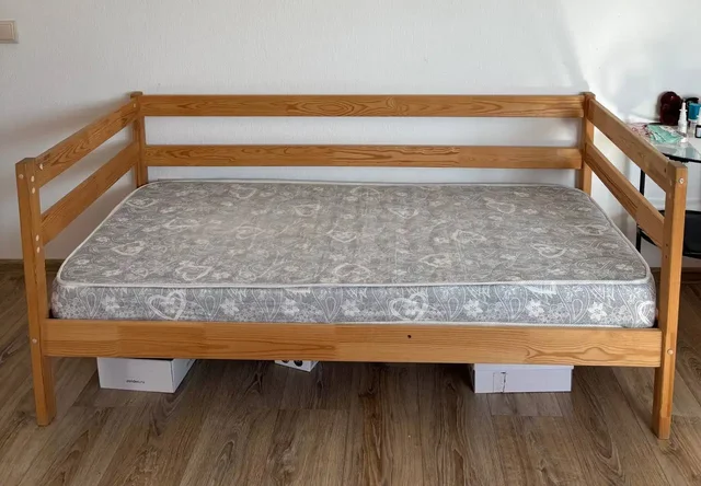 Продажа детской кроватки из натурального дерева - Автолюльки/детские коляски в Екатеринбург