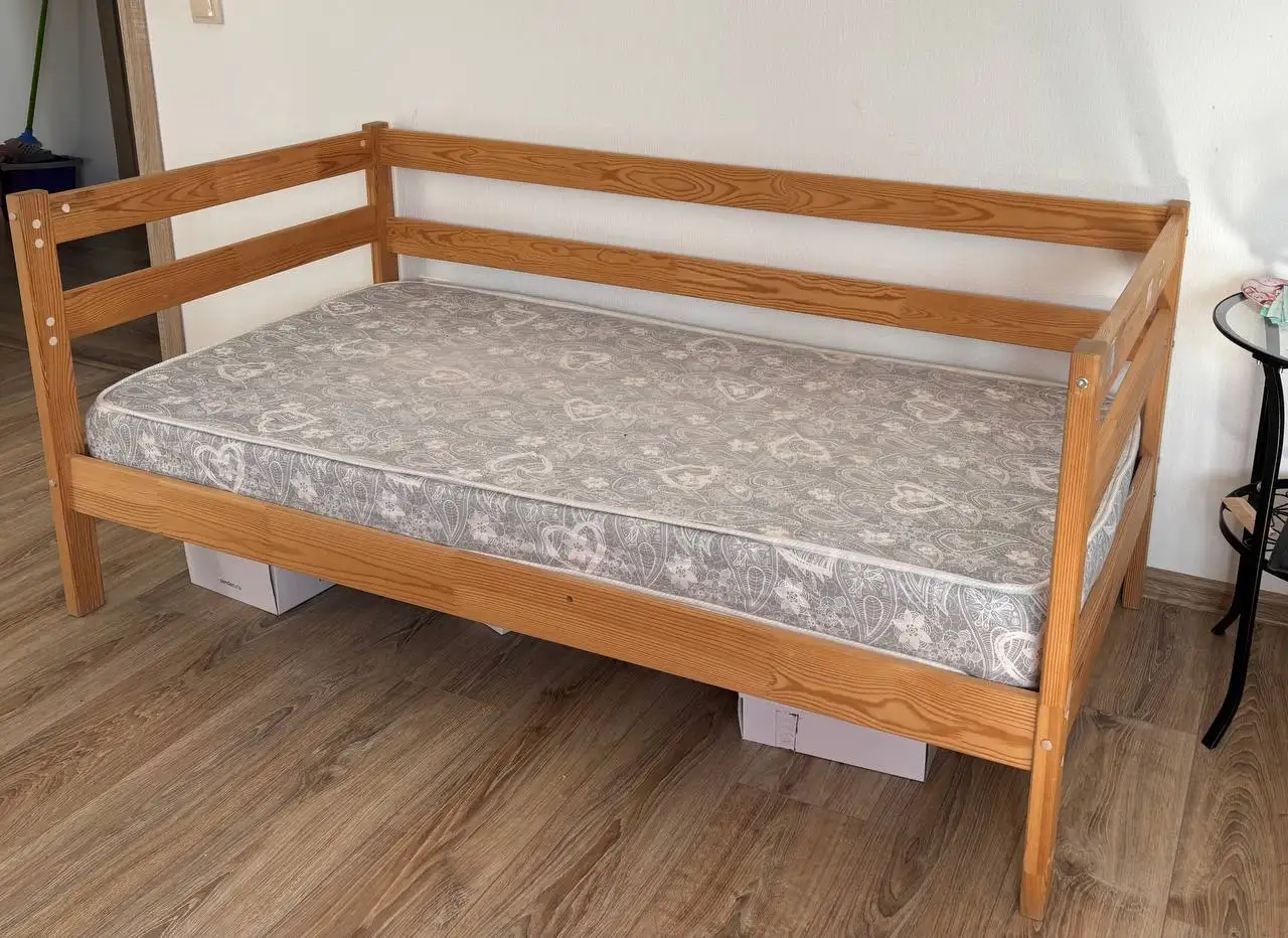 Продажа детской кроватки из натурального дерева - Детская мебель (Товары для детей) в Екатеринбург