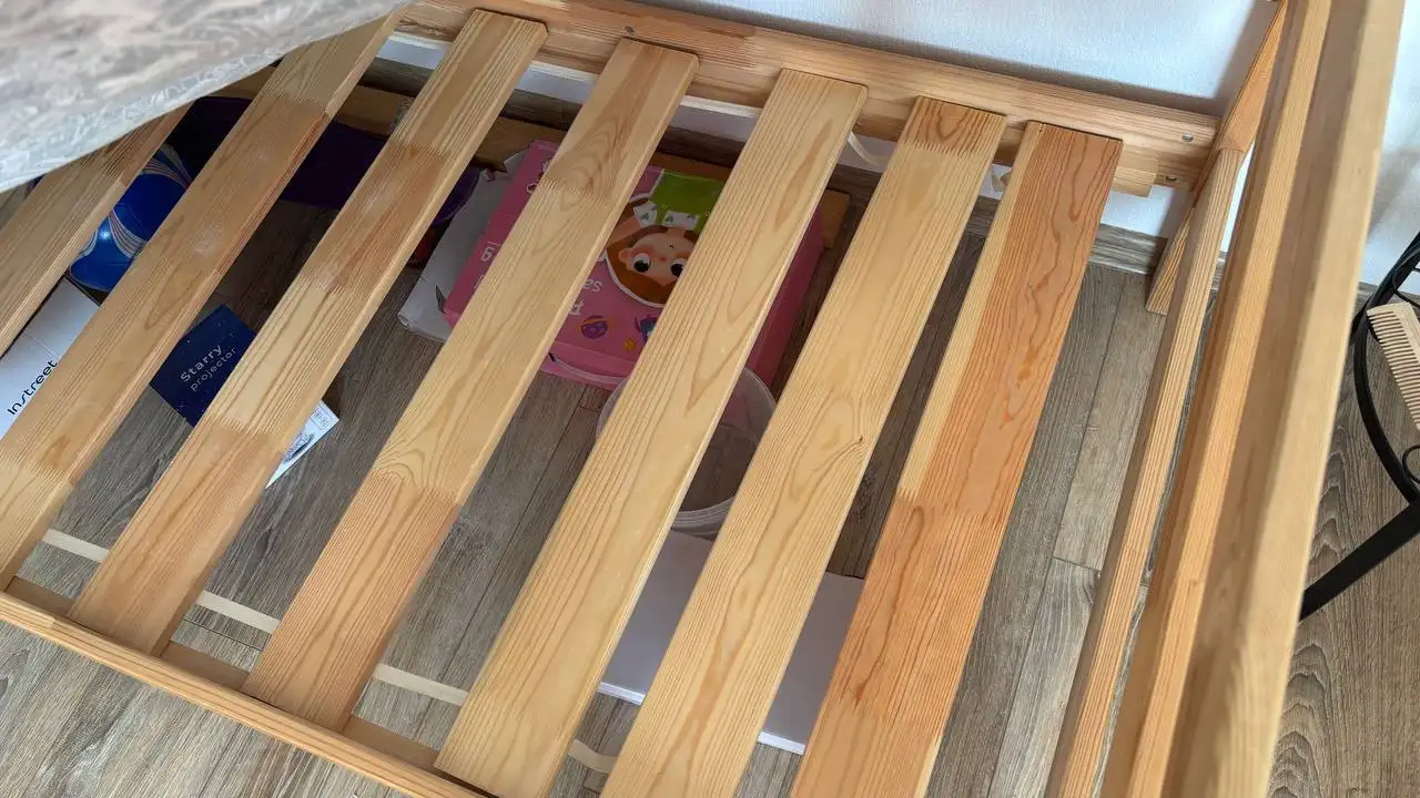 Продажа детской кроватки из натурального дерева - Детская мебель (Товары для детей) в Екатеринбург