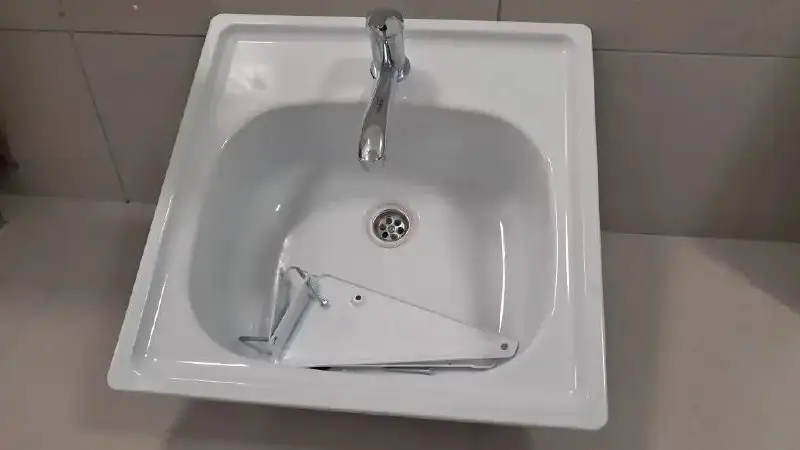 Продажа раковины со смесителем - Сантехника (Для дома и дачи) в Екатеринбург