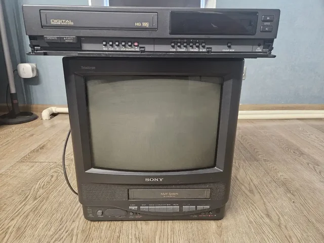 Продажа телевизора и видеомагнитофона - Электросамокат в Екатеринбург