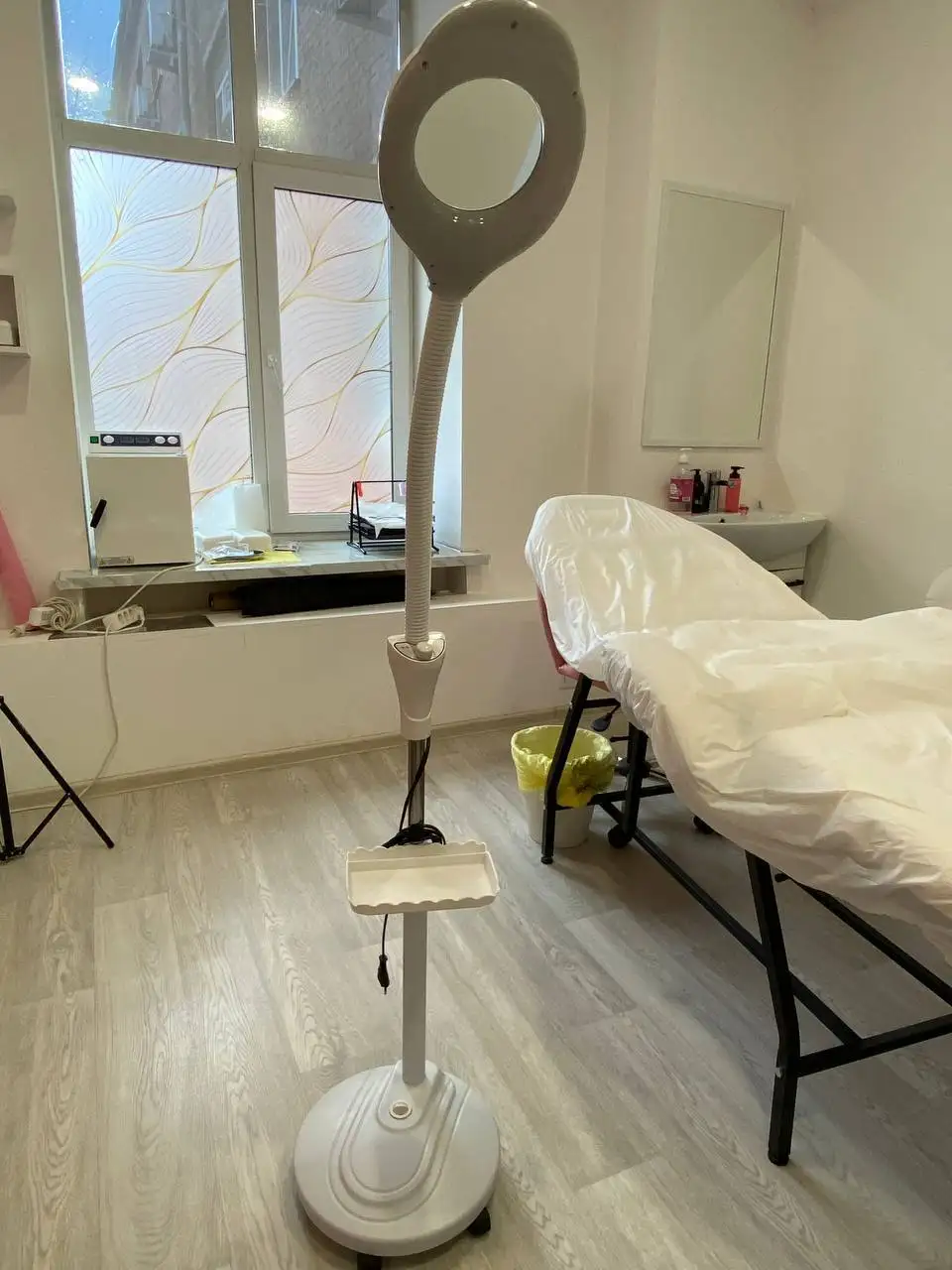 Профессиональная массажная кушетка и косметологическая лампа - Мебель и оборудование (Барахолка) в Екатеринбург