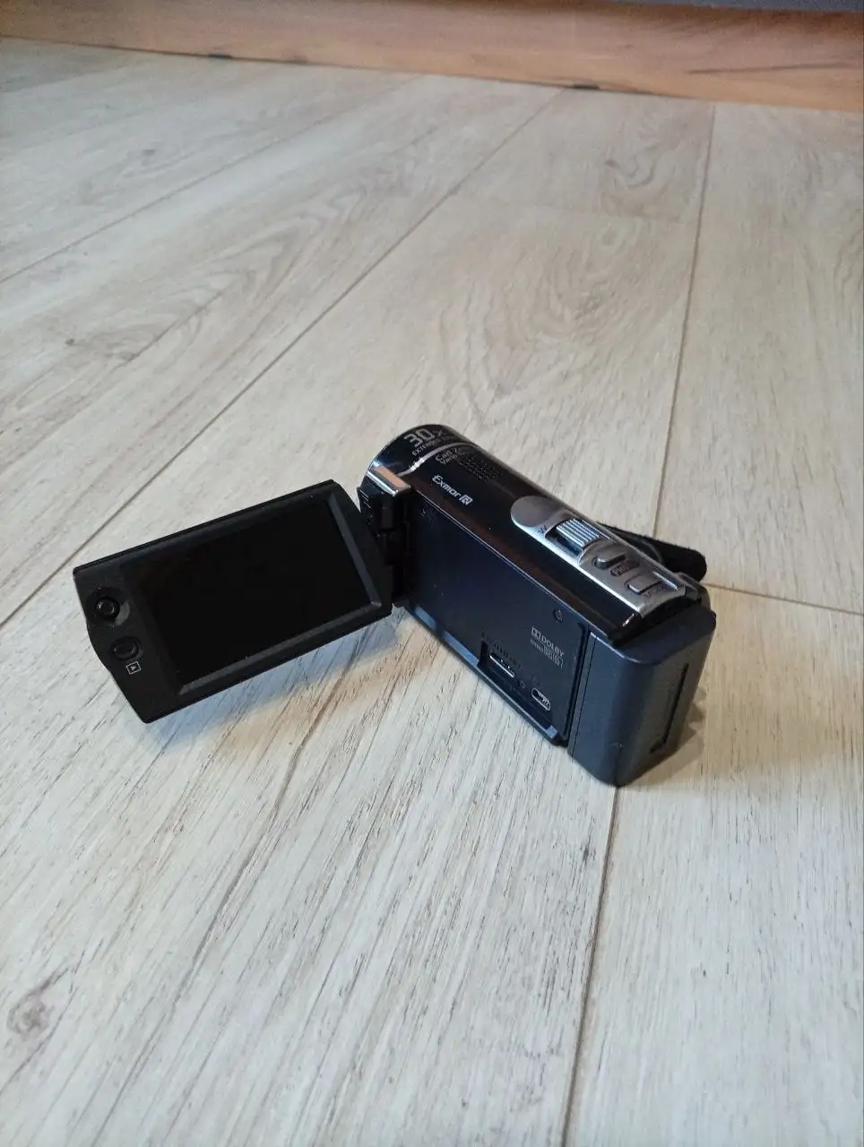 Продам видеокамеру Sony Handycam - Видеокамеры (Электроника) в Екатеринбург