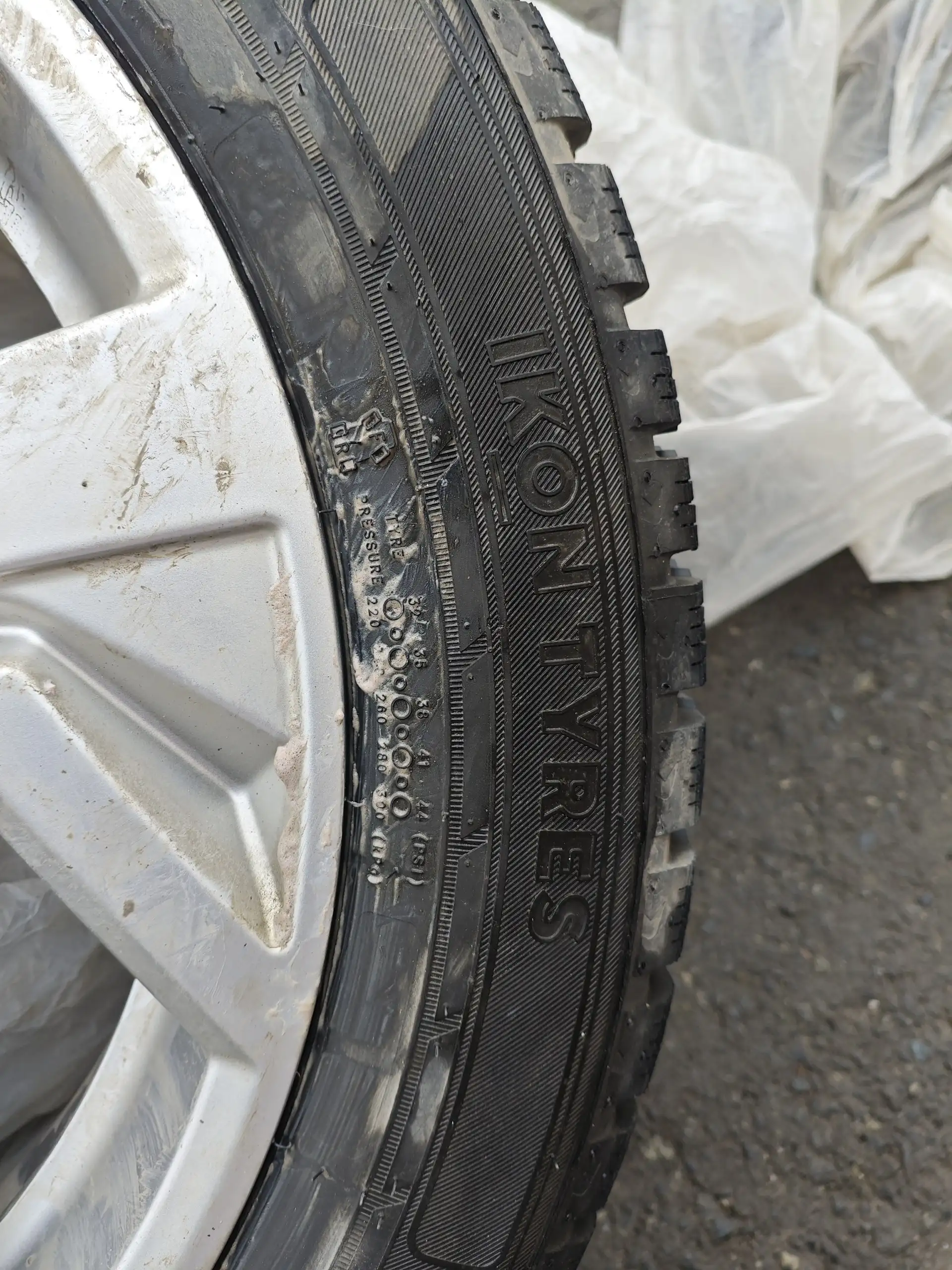 Продам зимние шины с дисками Ikon Nordman 7 SUV - Шины и диски (Авто) в Екатеринбург