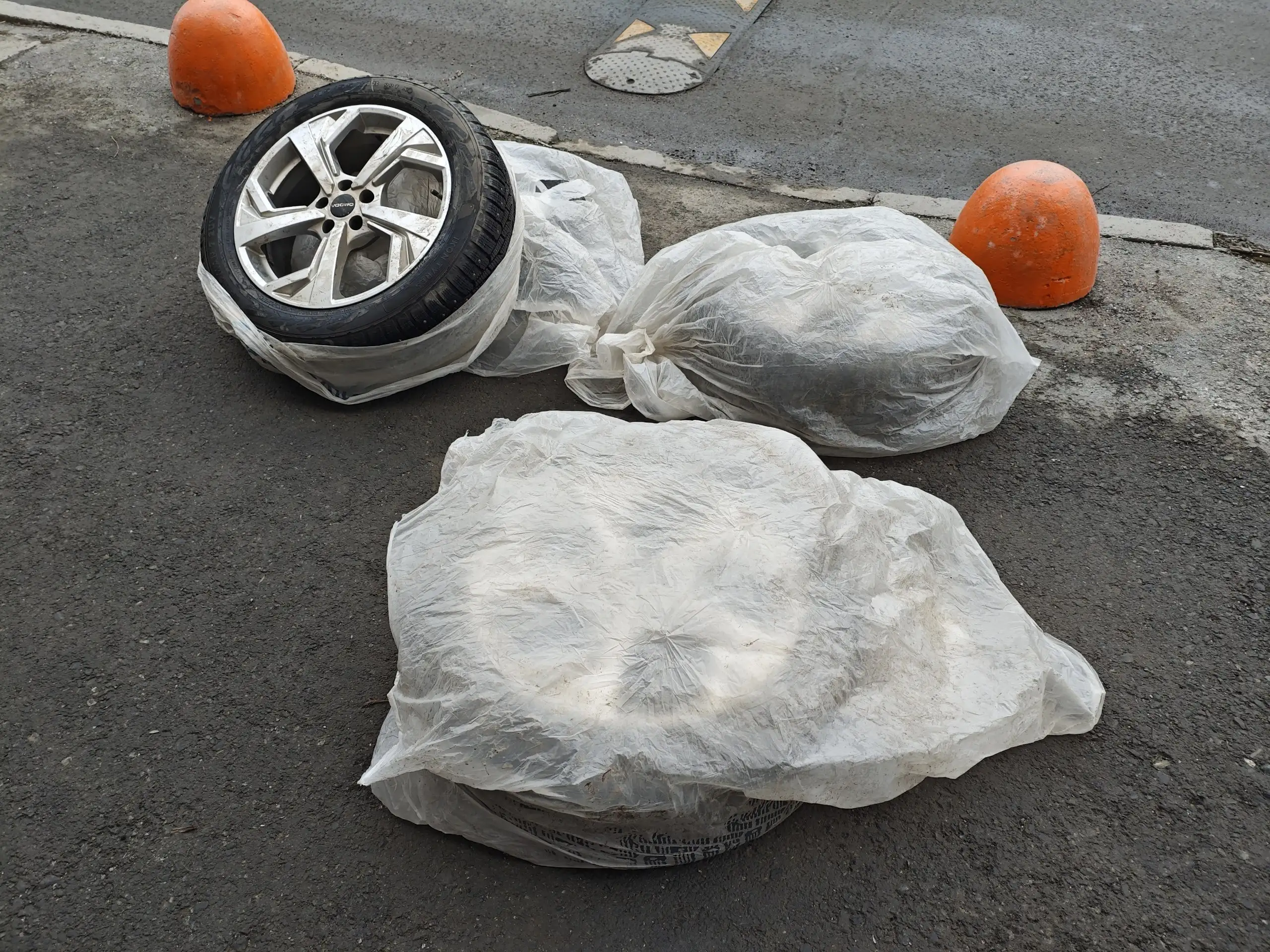 Продам зимние шины с дисками Ikon Nordman 7 SUV - Шины и диски (Авто) в Екатеринбург