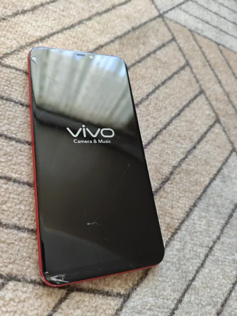 Vivo Y81 3/32 ГБ с разбитым экраном - VR-шлемы в Екатеринбург