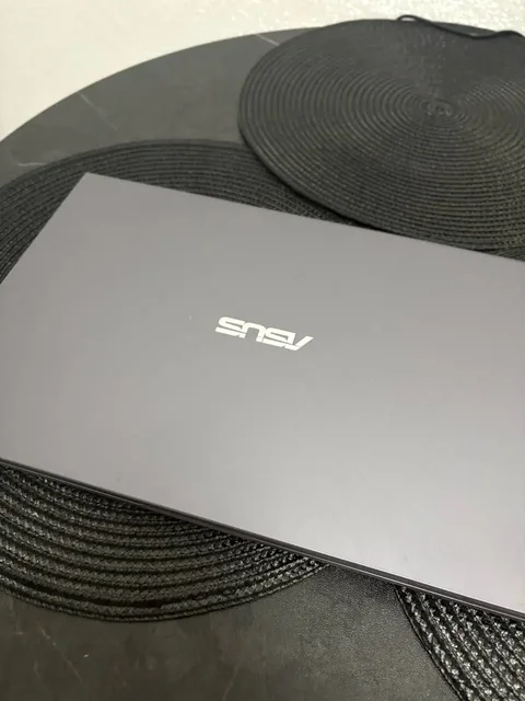 Ноутбук в идеальном состоянии - VR-шлемы в Екатеринбург