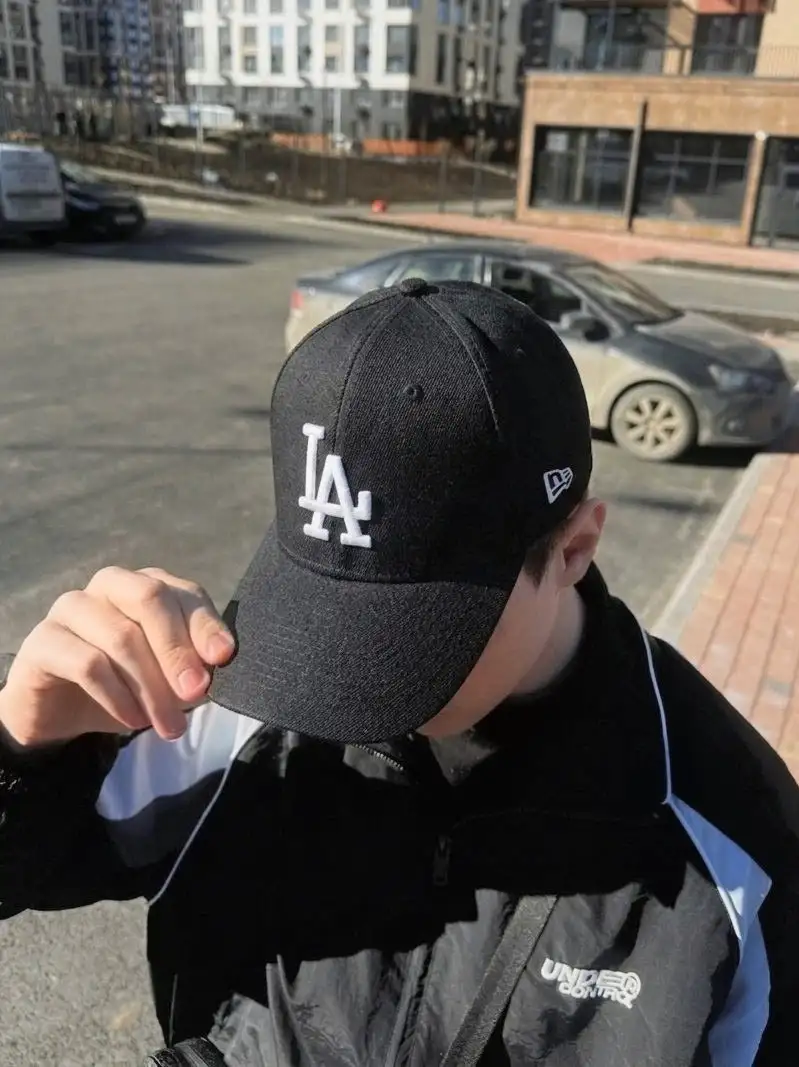 Продажа новых кепок New Era и LA - Головные уборы (Одежда) в Екатеринбург