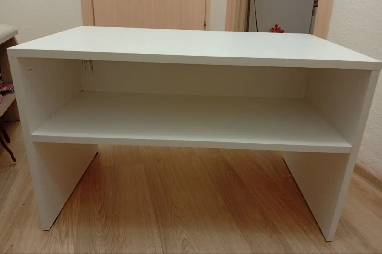 Банкетка/подставка под телевизор белого цвета - Мебель (Для дома и дачи) в Екатеринбург