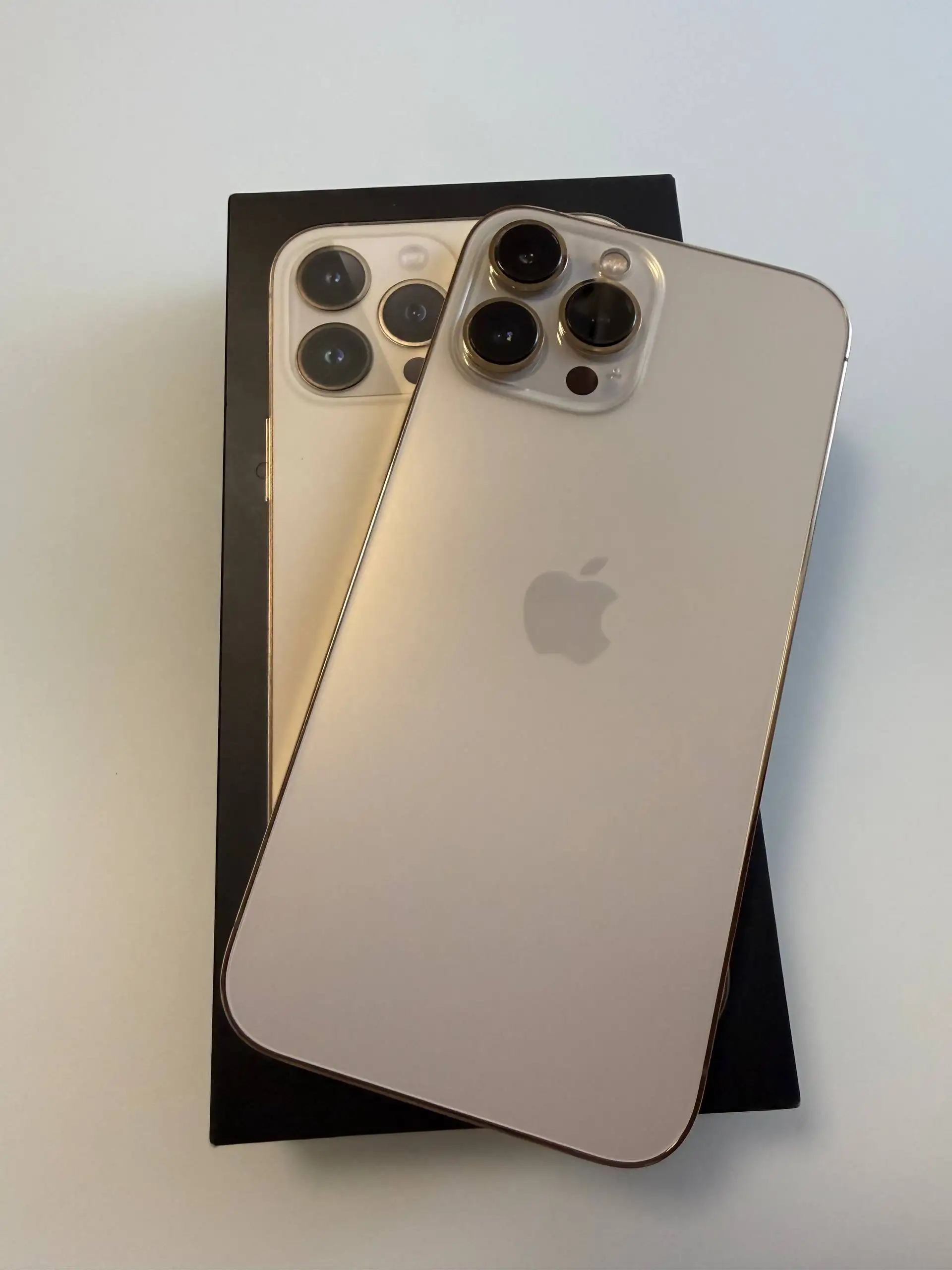 iPhone 13 Pro Max Gold с недостатками - Смартфоны и гаджеты (Электроника) в Екатеринбург