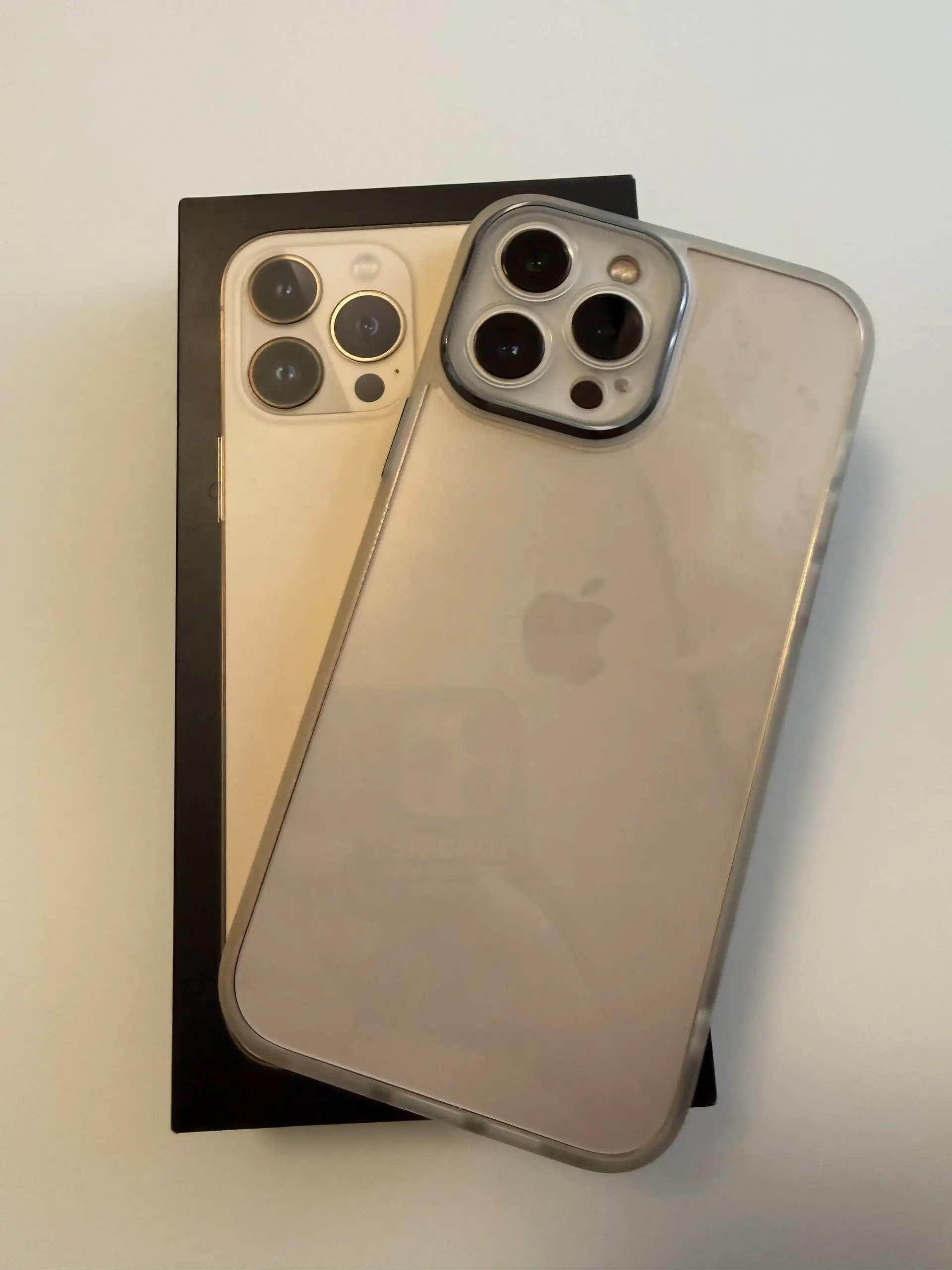 iPhone 13 Pro Max Gold с недостатками - Смартфоны и гаджеты (Электроника) в Екатеринбург