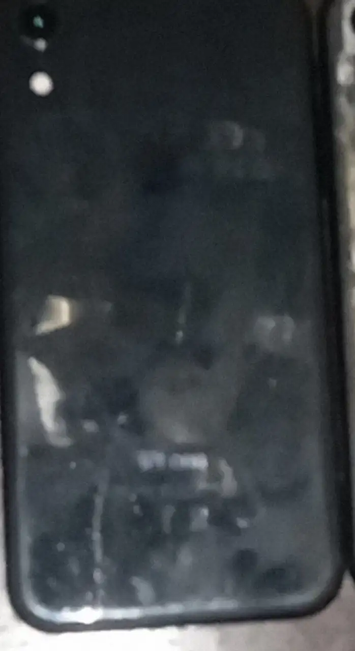 Б/у смартфон с поврежденным экраном - Электроника в Екатеринбург