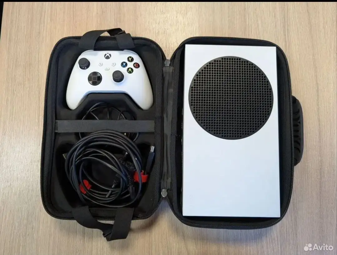 Продажа/обмен: Xbox Series, сумка, аксессуары - Игры, приставки и аксессуары (Хобби и отдых) в Екатеринбург