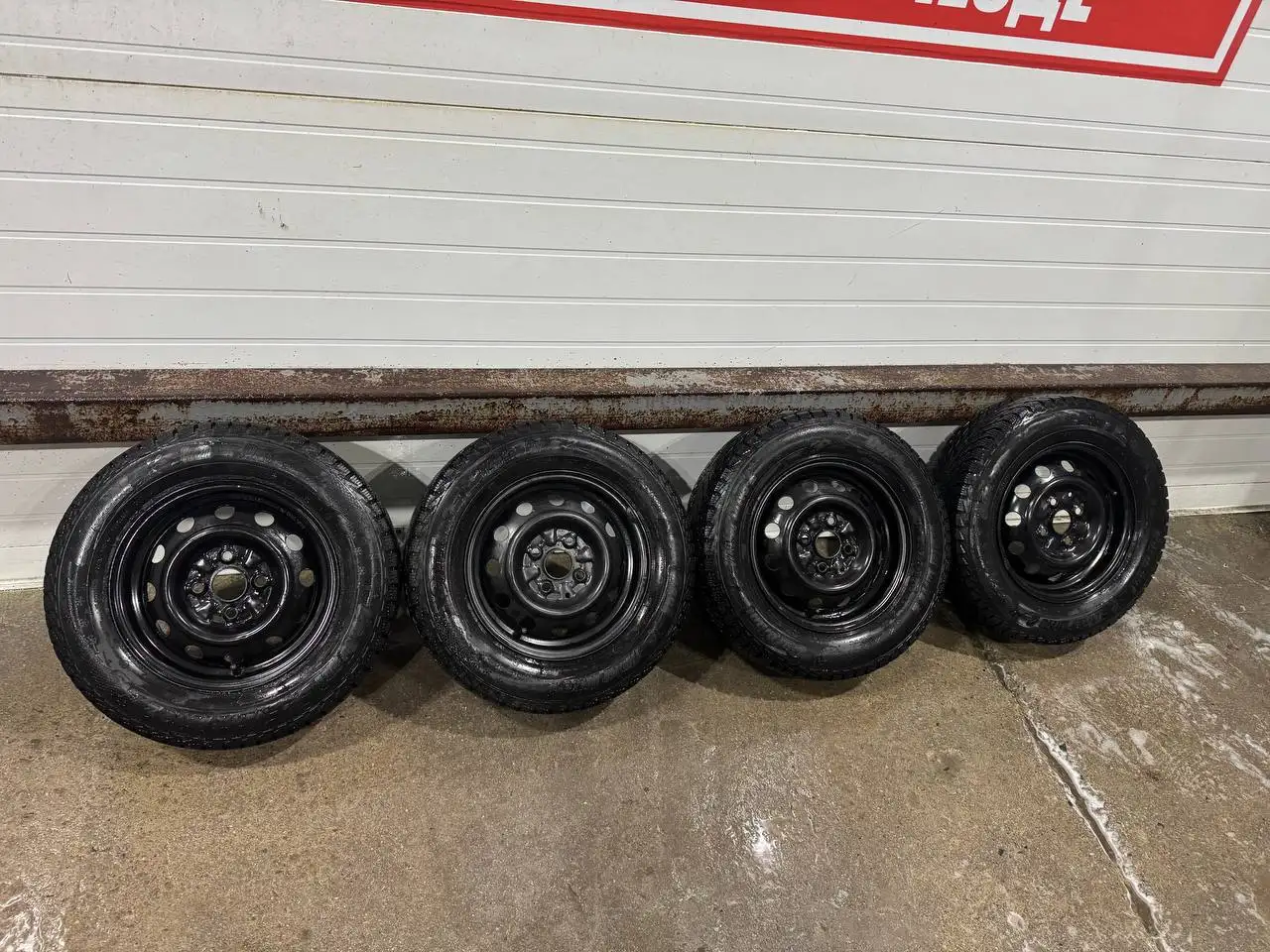 Продам зимний комплект резины-липучка на штампах - Шины и диски (Авто) в Екатеринбург