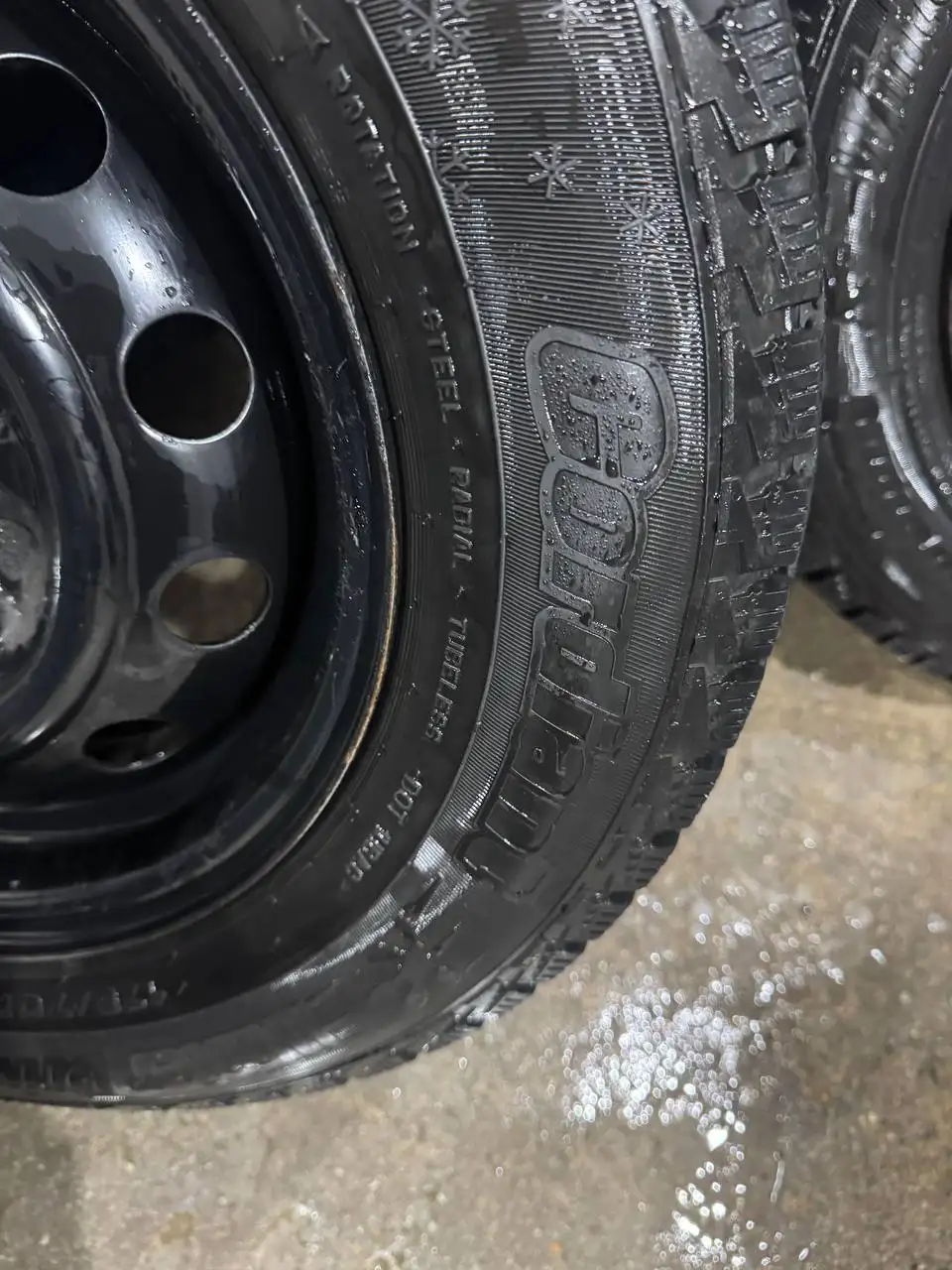 Продам зимний комплект резины-липучка на штампах - Шины и диски (Авто) в Екатеринбург