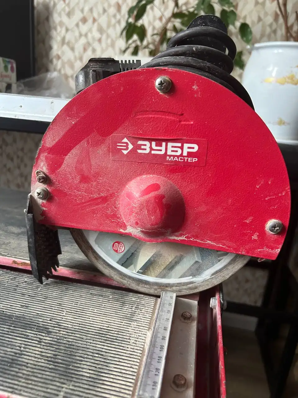 Мокрый плиткорез Зубр - Инструменты в Екатеринбург