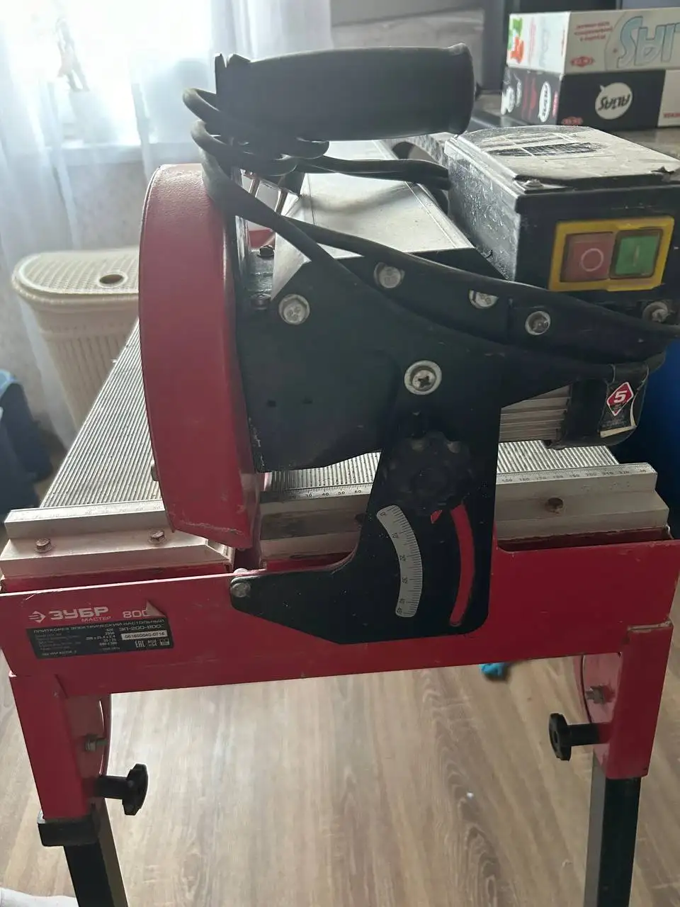 Мокрый плиткорез Зубр - Инструменты в Екатеринбург