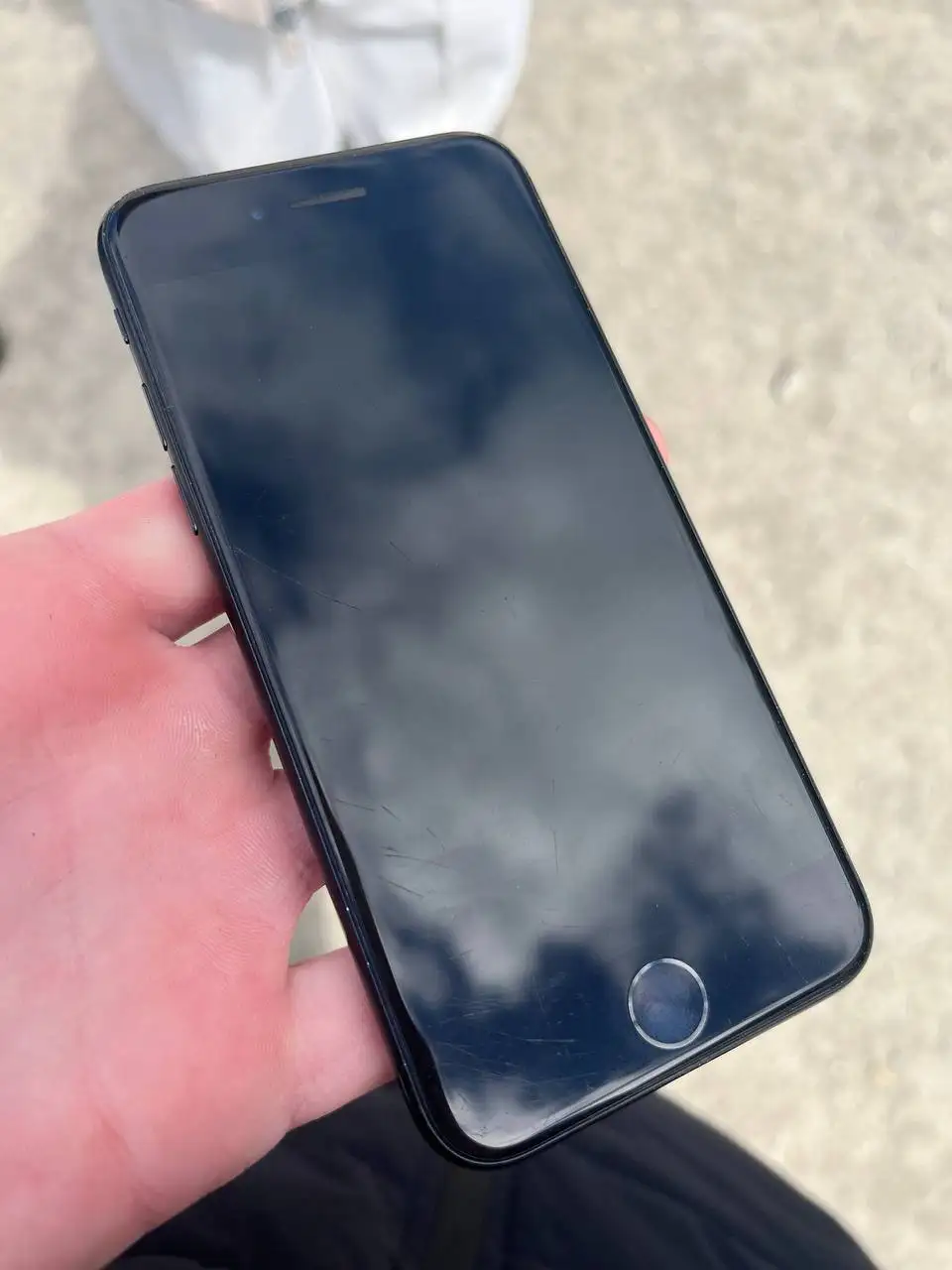 iPhone SE (2020) 64GB - Смартфоны и гаджеты (Электроника) в Екатеринбург