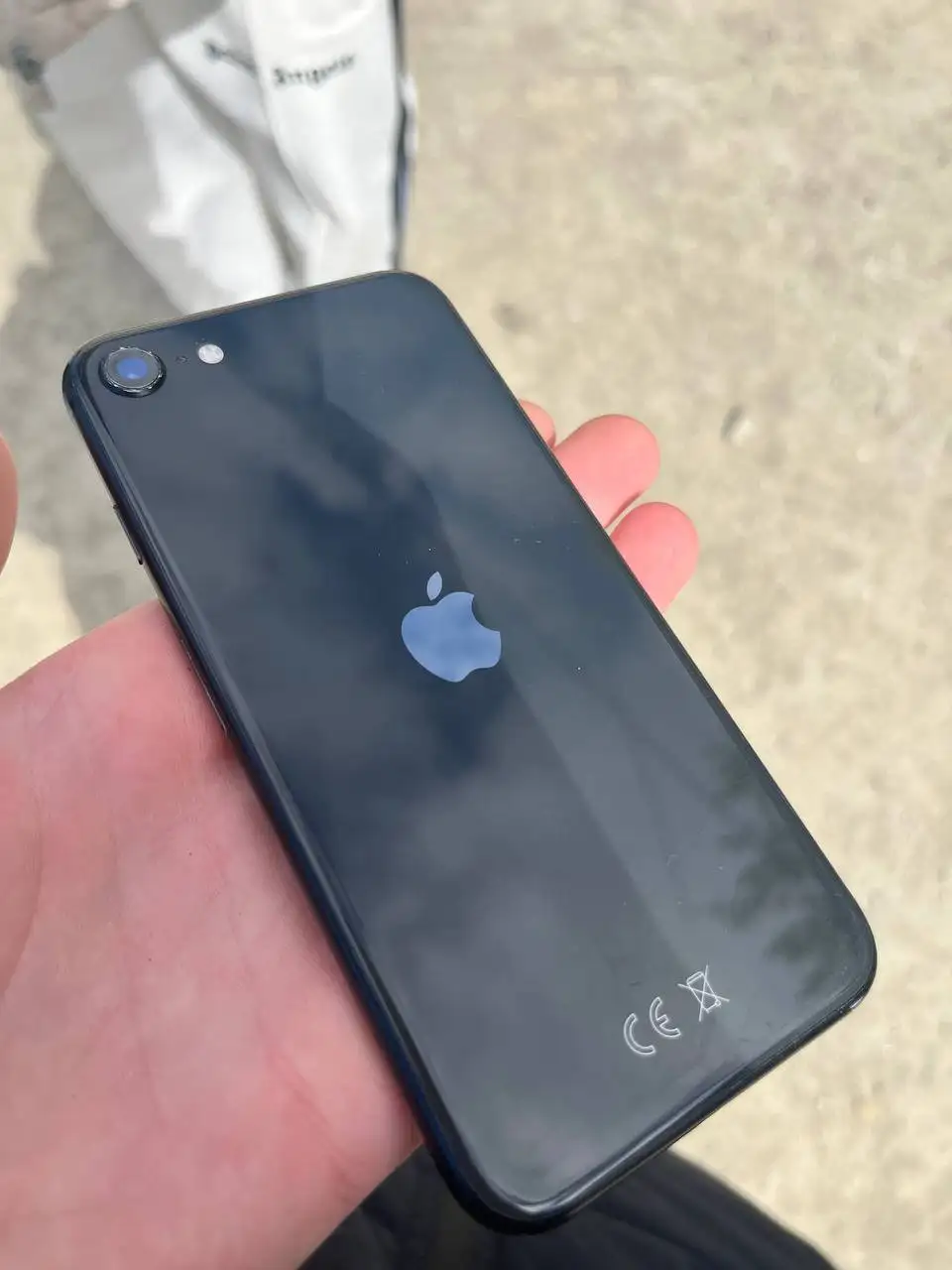 iPhone SE (2020) 64GB - Смартфоны и гаджеты (Электроника) в Екатеринбург